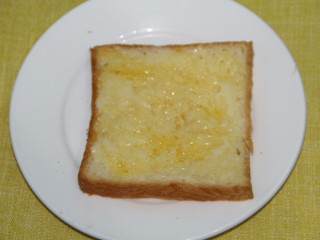 12、幸福早餐烤香蕉土司,抹完的样子