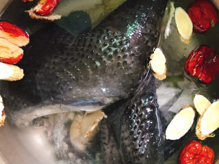 10、当归黄芪乌鸡汤,大火烧开