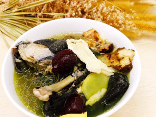 15、当归黄芪乌鸡汤,一碗滋补的当归黄芪乌鸡汤就做好了