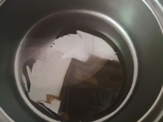 9、白菜丸子汤,锅里放油烧热