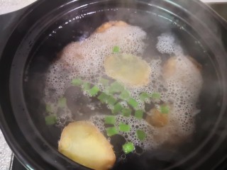 13、白菜丸子汤,大火烧开