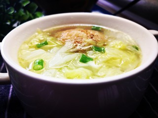 20、白菜丸子汤,撒上葱花即可享用了