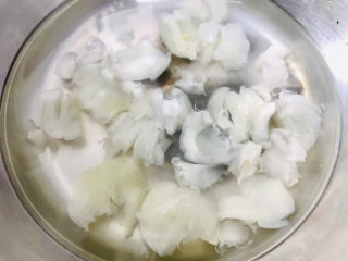 4、荔枝红枣甜汤,荔枝去壳，去核