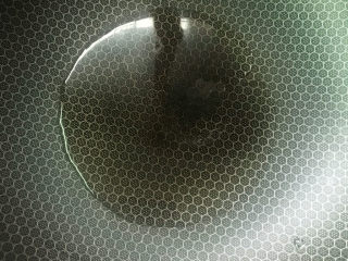 7、莲藕鸡丁,锅烧热后放油