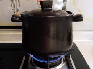 13、砂锅脊骨鲜藕汤,大火烧开后小火慢烧50分钟