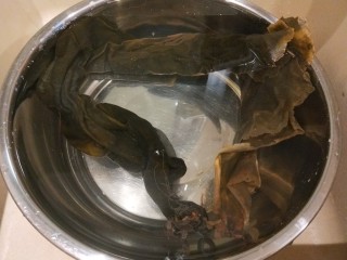 9、冬瓜海带汤,海带一片提前泡开。