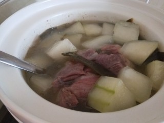 18、冬瓜海带汤,出锅加盐。