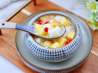 14、山药酒酿苹果羹,苹果的香甜可口，山药的软软糯糯，酒酿的酒香浓郁，喝上一碗一天都暖暖的。