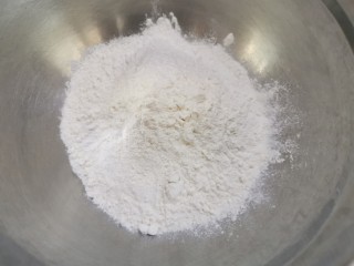 1、大馅馄饨~自己擀皮水打馅,中筋粉称量300克