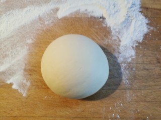 24、大馅馄饨~自己擀皮水打馅,面团取出来揉一下，再松弛十分钟