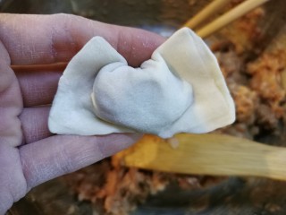 36、大馅馄饨~自己擀皮水打馅,两测的上边朝向中间