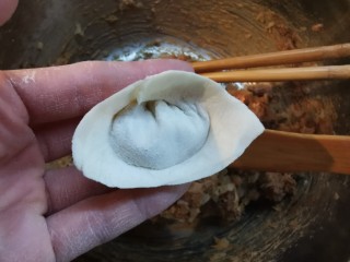 37、大馅馄饨~自己擀皮水打馅,合在一起捏紧