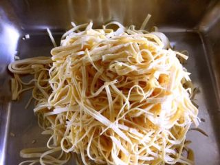 3、凉拌香芹干豆腐………凉拌菜夏季伴侣,干豆腐焯水后切丝