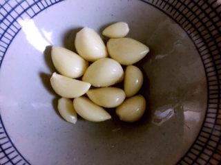 5、凉拌香芹干豆腐………凉拌菜夏季伴侣,准备好大蒜