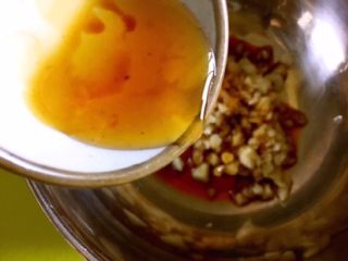 9、凉拌香芹干豆腐………凉拌菜夏季伴侣,倒入香油