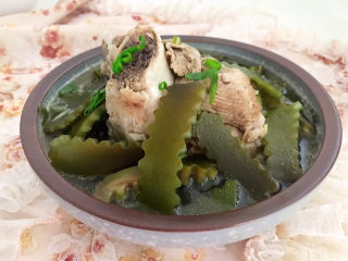 18、海带筒骨汤,海带筒骨汤无比鲜美，滋补营养~