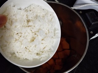 3、宝宝辅食——香甜的南瓜米糊,放入米饭