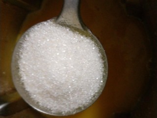 8、宝宝辅食——香甜的南瓜米糊,尝了下不怎么甜，加少量白糖搅拌均匀