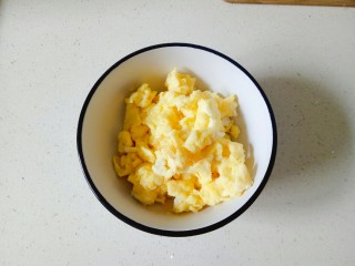 8、白玉菇鸡蛋汤,鸡蛋盛出备用