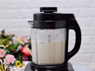 13、黄豆花生红枣糯米糊,时间到，美味营养糊糊做好了。