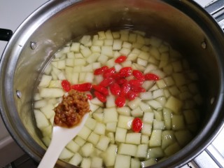 11、百变水果  桂香酸甜苹果羹,放入腌制的桂花