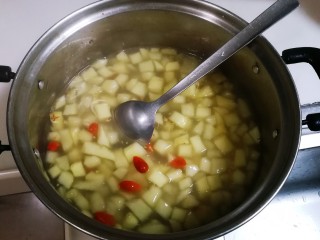 15、百变水果  桂香酸甜苹果羹,继续烧十秒关火