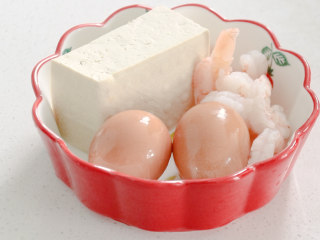 1、豆腐蒸蛋,准备好食材