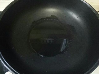 7、鲫鱼萝卜丝汤,热锅凉油