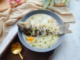 16、鲫鱼萝卜丝汤,鲜美！