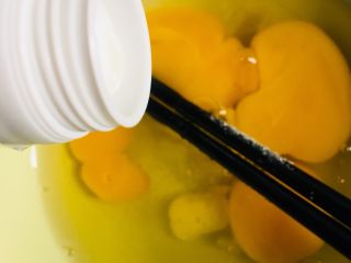 14、花蛤蒸蛋,料酒，再加入和鸡蛋等量的温开水