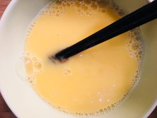15、花蛤蒸蛋,打散搅匀