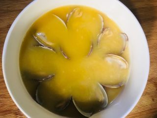 17、花蛤蒸蛋,过滤好了