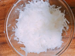 6、鲫鱼萝卜丝汤,搓成丝