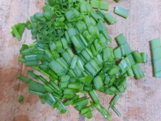 11、鲫鱼萝卜丝汤,准备葱花