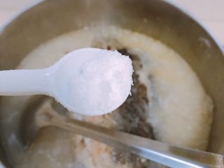 12、鲫鱼萝卜丝汤,适量盐调味