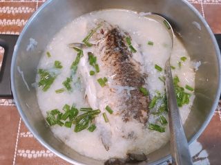 14、鲫鱼萝卜丝汤,起锅