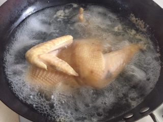 2、电饭煲烤鸡,沸腾1分钟哦