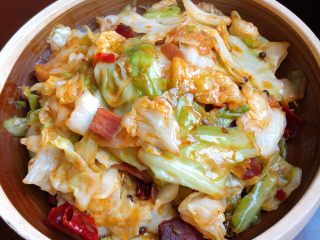 10、腊肉手撕包菜,来一口？