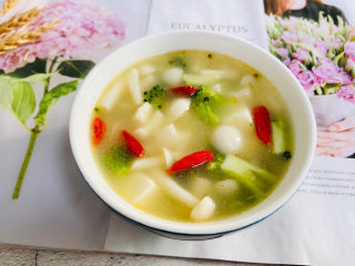 12、白玉菇豆腐汤,白玉菇豆腐汤成品图