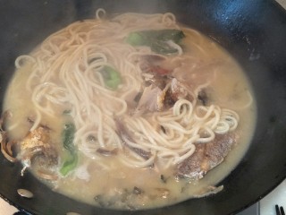 16、豪华版黄鱼面,关火盛出