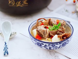 15、榛蘑山药筒骨煲,每天一碗，做个水美人。