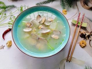 15、冬瓜蛤蜊汤,拍上成品图，一道美味又营养的冬瓜蛤蜊汤就完成了。