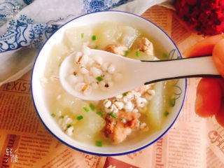 19、冬瓜薏米汤,可以开吃了，薏米，排骨都已软烂，汤汁鲜美