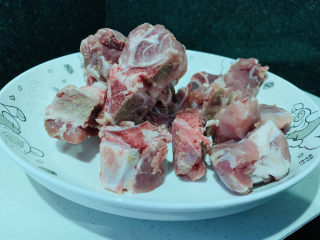 2、排骨冬瓜汤,新鲜排骨