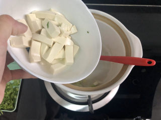 20、牡蛎豆腐汤,加入嫩豆腐