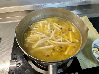 20、白玉菇豆腐汤➕咸蛋黄白玉菇豆腐汤,下白玉菇