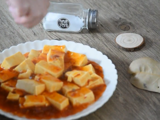 8、麻婆豆腐——美味诀窍大揭秘！,撒入花椒粉、葱花