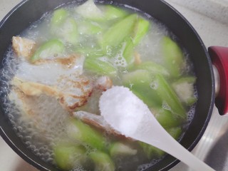 14、丝瓜蛋汤,加一小勺细盐