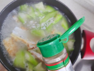 16、丝瓜蛋汤,加少许白胡椒粉