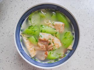 18、丝瓜蛋汤,装碗